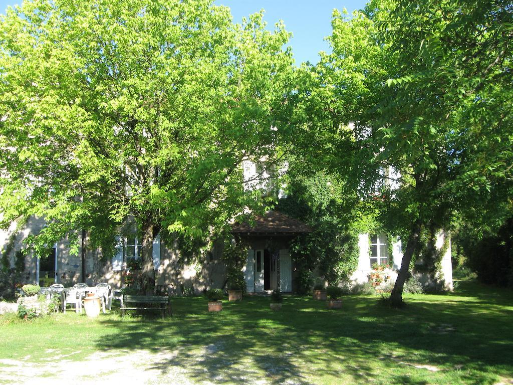Bed and Breakfast Le Domaine De Panissac Berneuil  Экстерьер фото