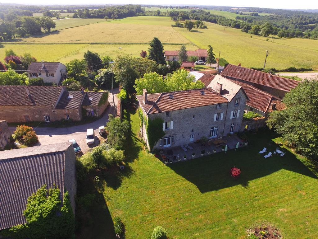 Bed and Breakfast Le Domaine De Panissac Berneuil  Экстерьер фото